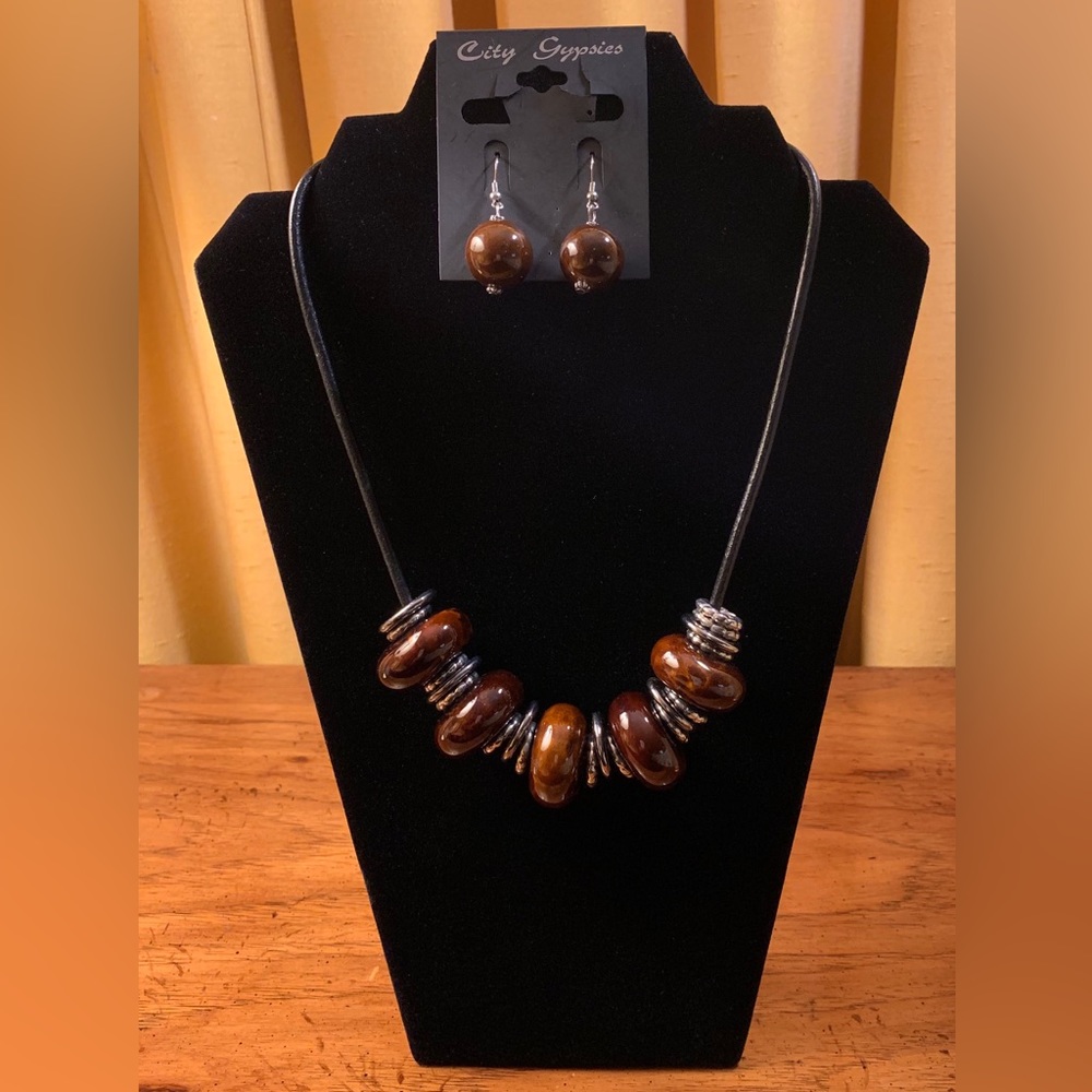 NWT, City Gypsies Brown Beaded and Silver Tone Necklace, 22”